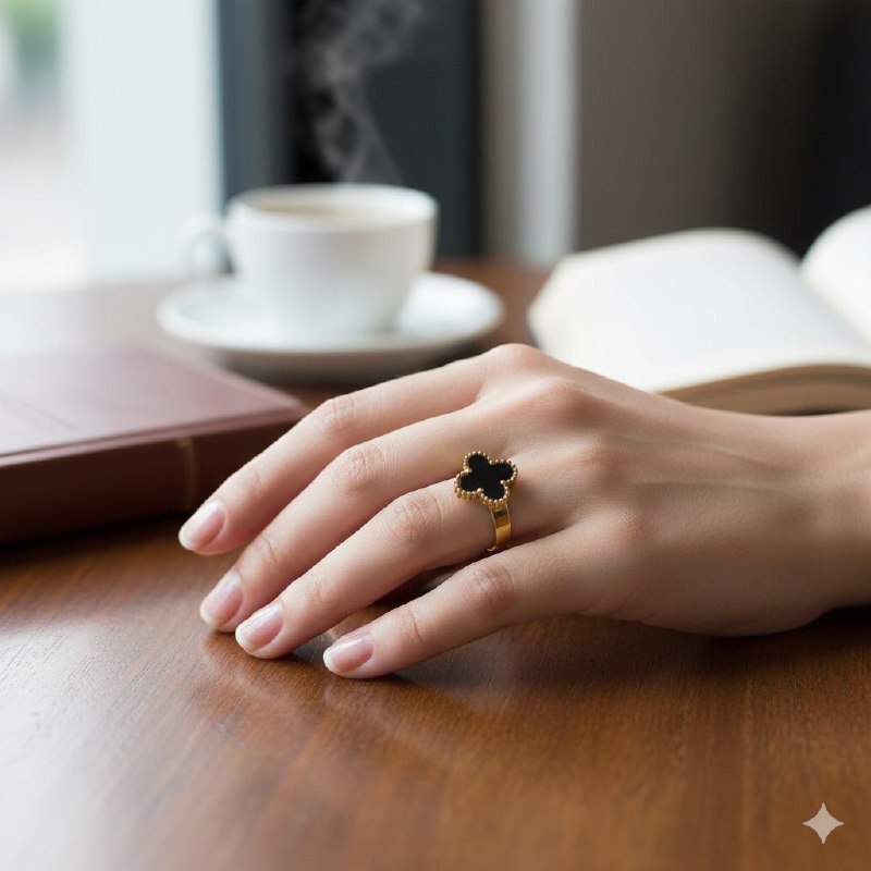 ANILLO DE ENCHAPE CON FORMA DE FLOR ESTILO CARTIER
