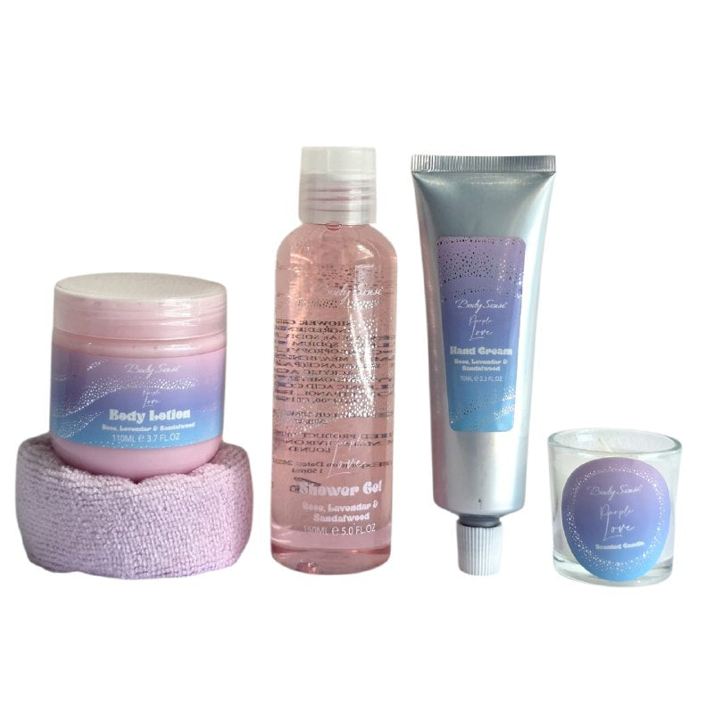 SET DE CUIDADO CORPORAL DE ROSA, LAVANDA Y SANDALO, GEL DE DUCHA 150ML, CREMA CORPORAL 110ML, CRME MANOS 70ML, CANDELA AROMATICA, TOALLA MANOS BODY SENSE