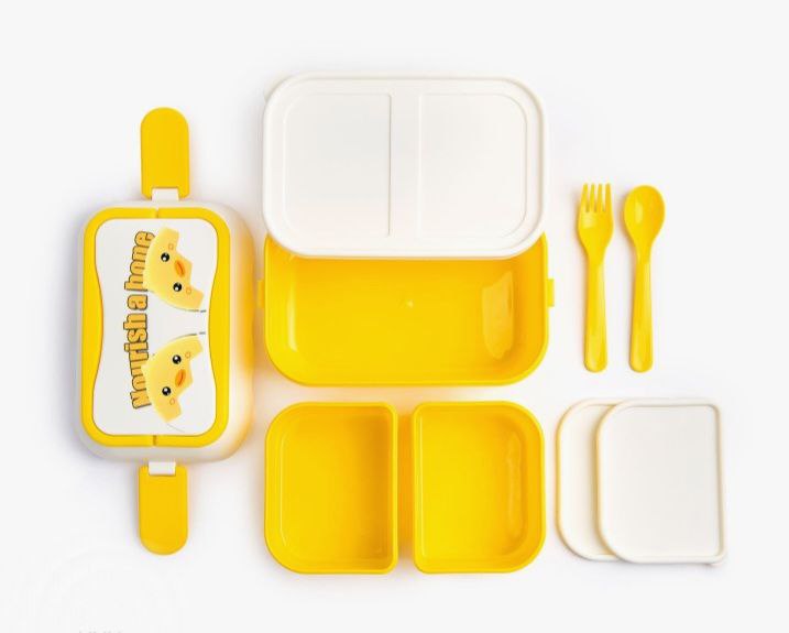 LONCHERA INFANTIL DE 3 DIVISIONES CON TENEDOR Y CUCHARA CON DISEÑO DE POLLITO 1850ML