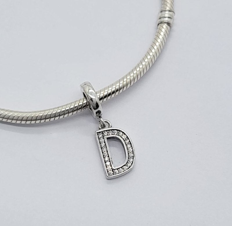 PCHARM4066$D LETRA D PANDORA PLATA 9.25