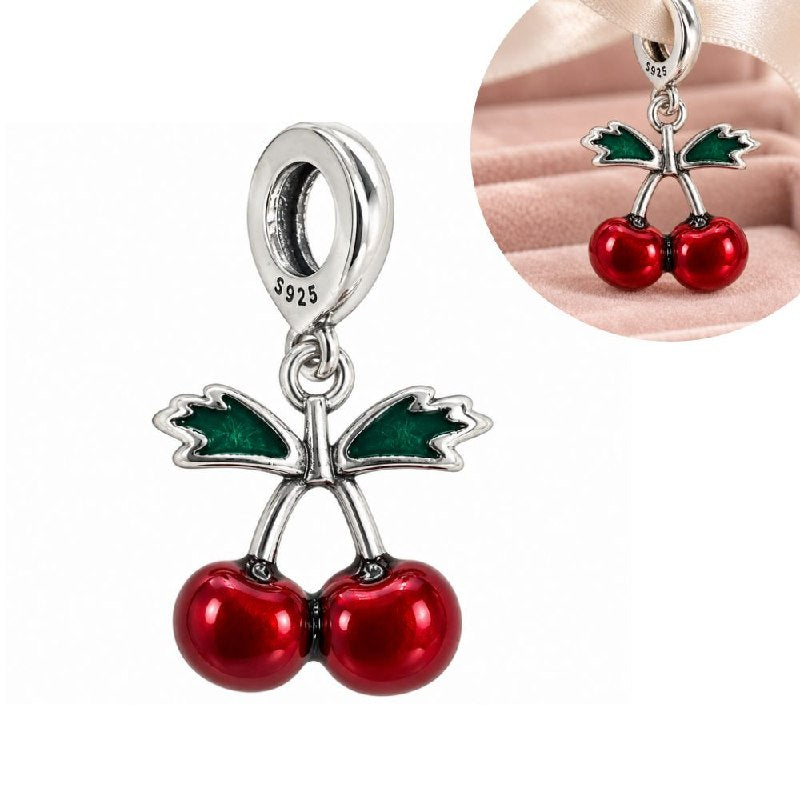 CHARM DE PLATA 9.25 CON DISEÑO DE CEREZA MEDIDA: 2CM PESO: 2.7G