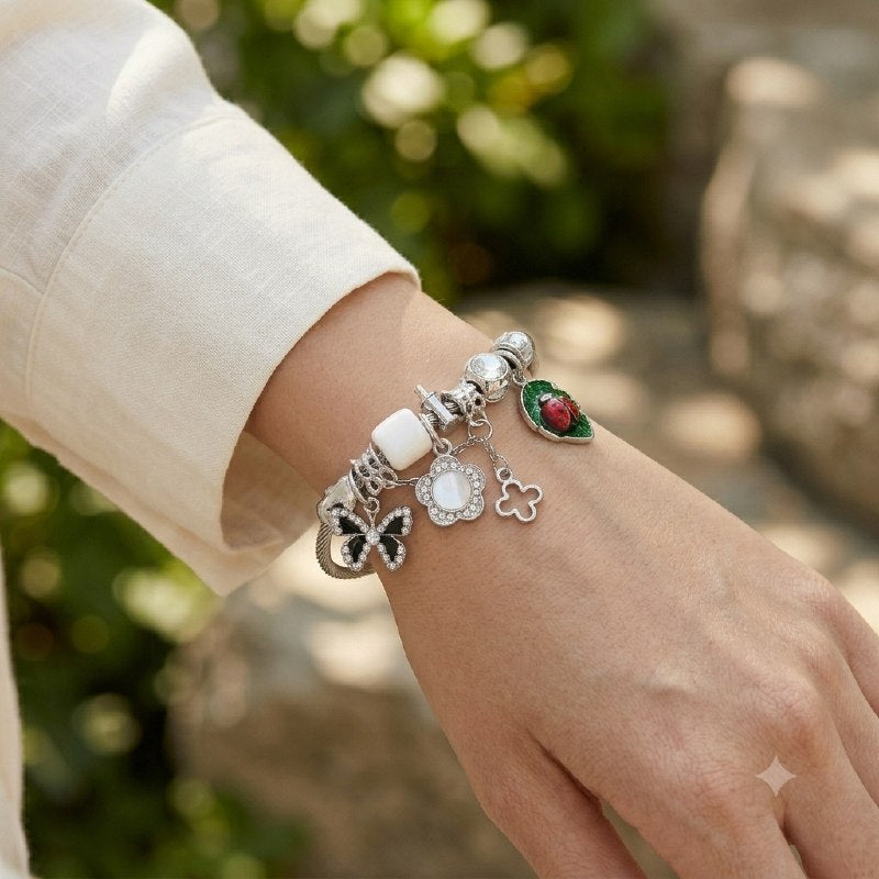 PULSERA DE ENCHAPE PARA DAMA CON DISEÑO DE FLORES, MARIQUITA Y MARIPOSA