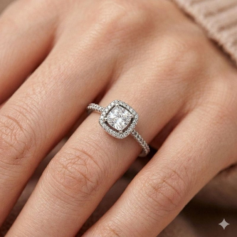ANILLO PANDORA DE PLATA 9.25 CON DIAMANTE CUADRADO PESO: 2.8G