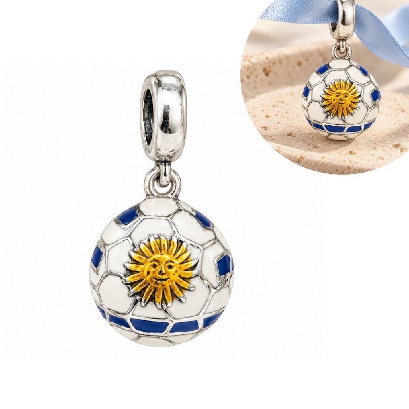 CHARM DE PLATA 9.25 CON DISEÑO DE PELOTA DE FUTBOL URUGUAY MEDIDA: 2CM PESO: 3.4G