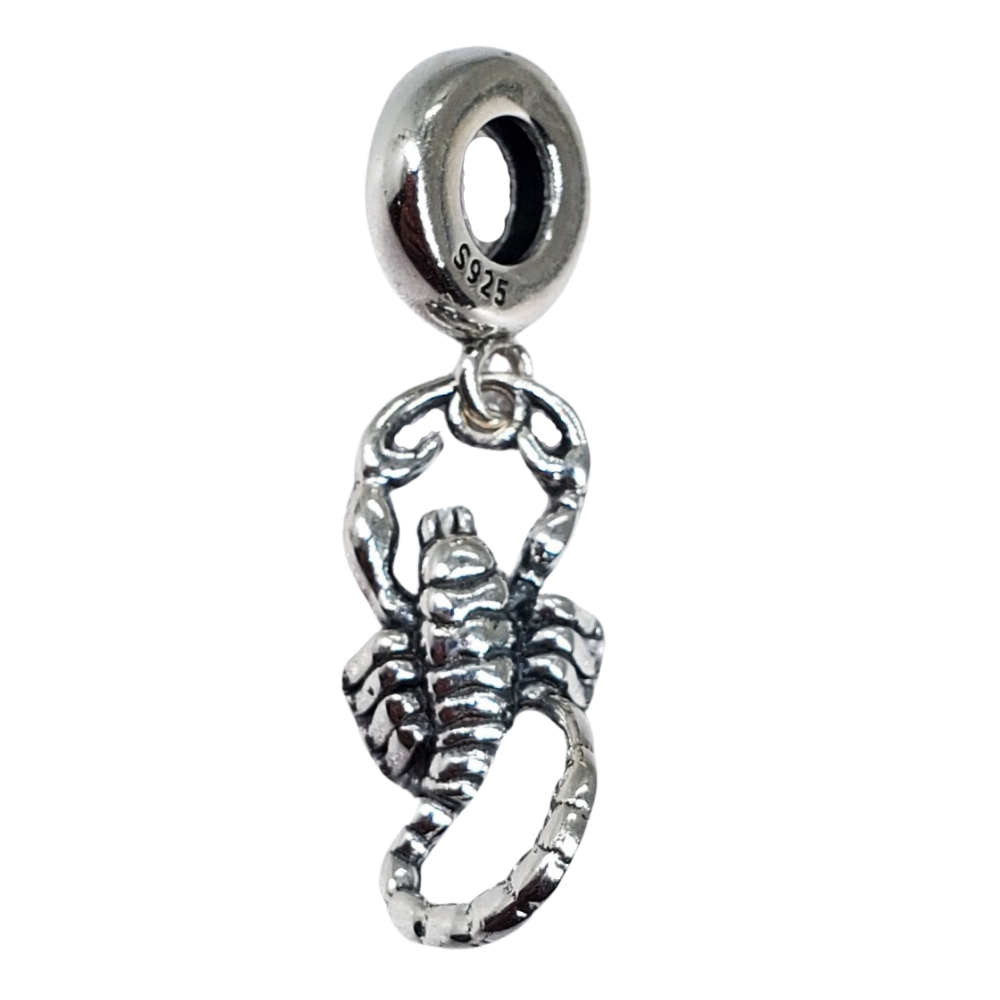 PCHARM2962 COLGANTE DE ALACRAN