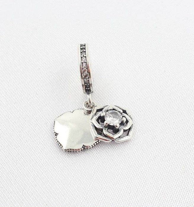 PCHARM2648 COLGANTE DOBLE DE FLOR CON UN CIRCON EN MEDIO
