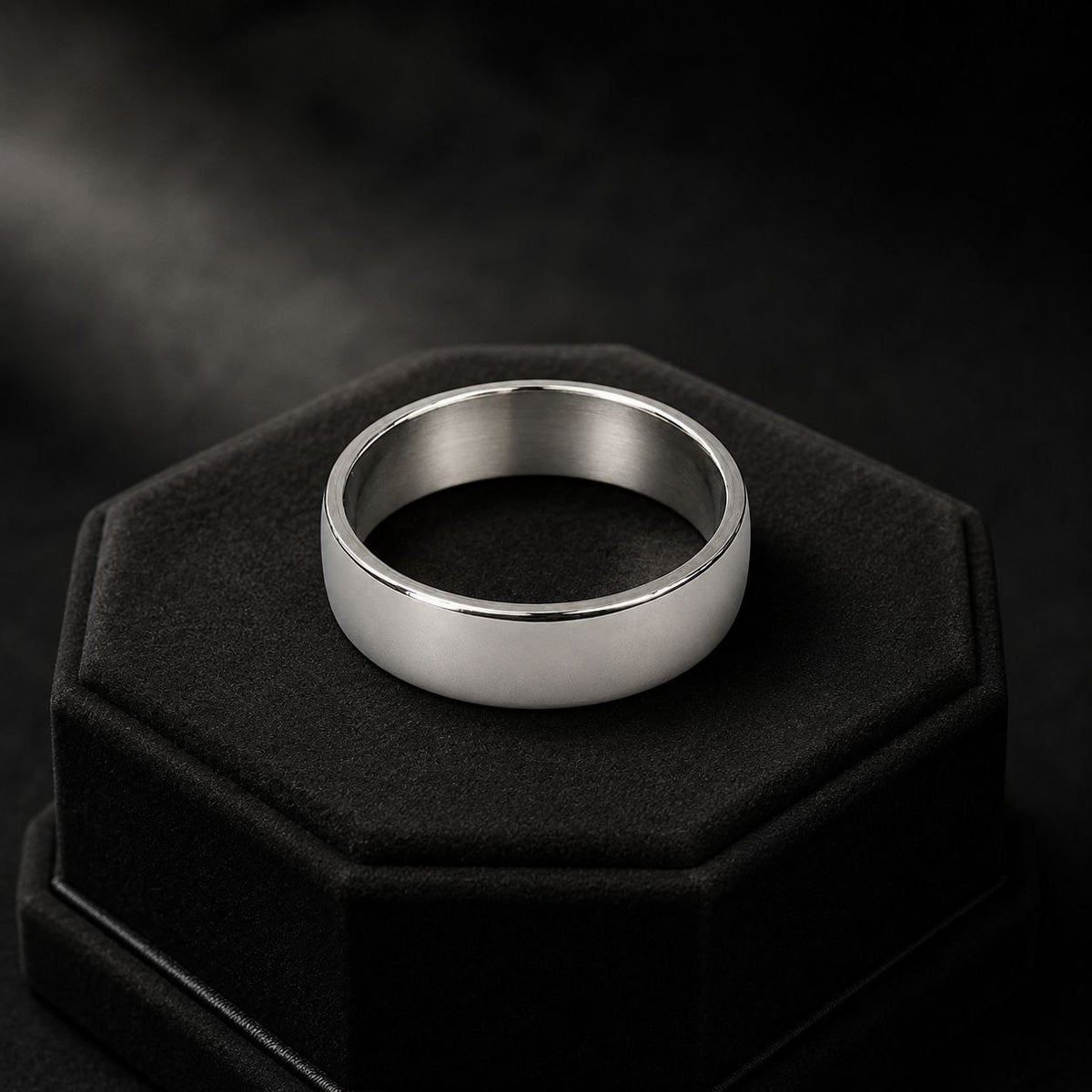 ANILLO DE ENCHAPE PARA CABALLERO CON DISEÑO LISO Y ACABADO PLATEADO