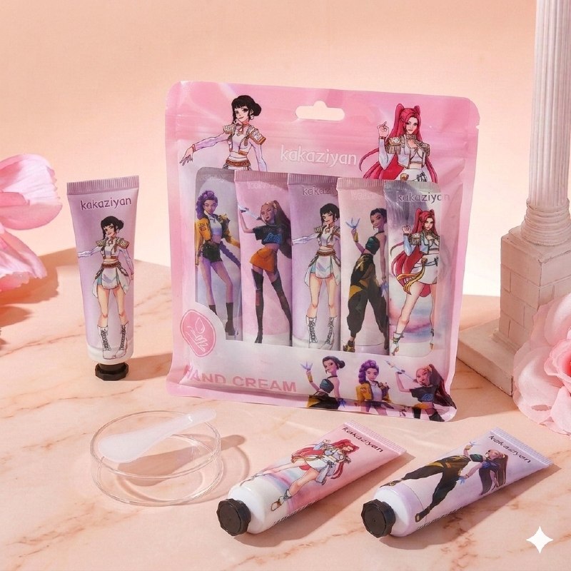CREMA PARA MANOS EN SET DE LAS GUERRERAS DEL KPOP HIDRATANTE Y CON AROMA KAKAZIYAN 30GX5UND