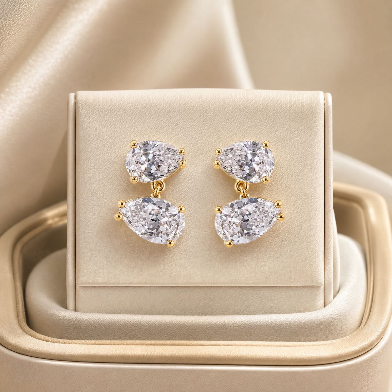ARITOS DE ENCHAPE EN DORADO PARA DAMA DE DOBLE GOTA HORIZONTAL CON CIRCONES