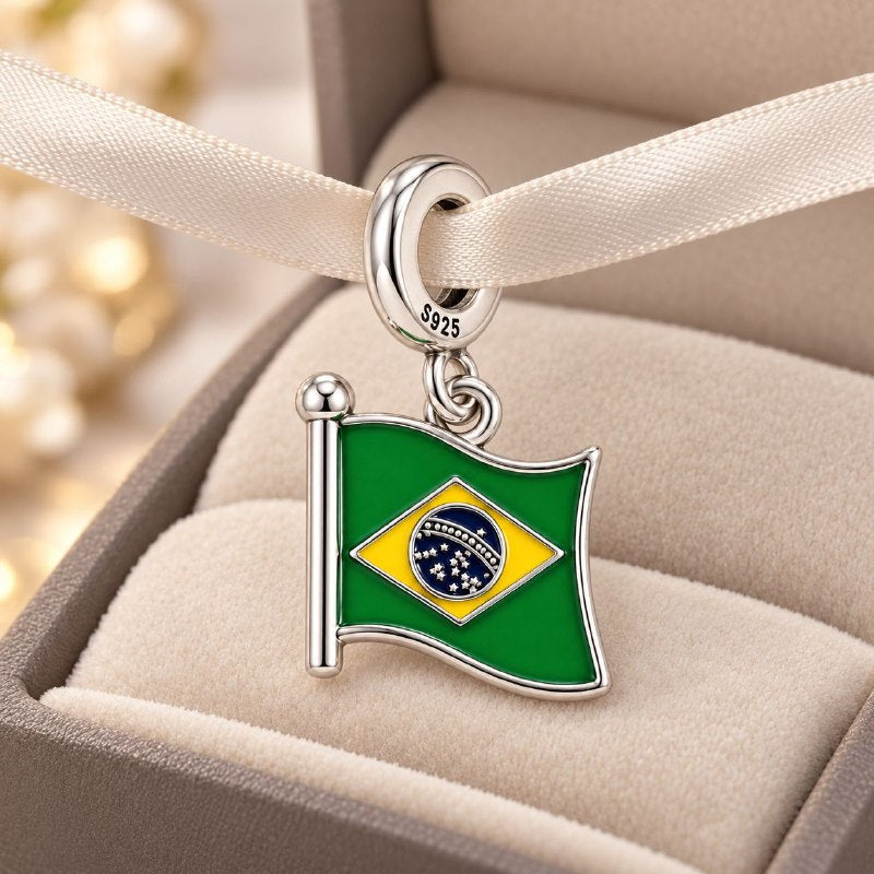 CHARM DE PLATA 9.25 CON DISEÑO DE BANDERA DE BRAZIL MEDIDA: 2CM PESO: 3G