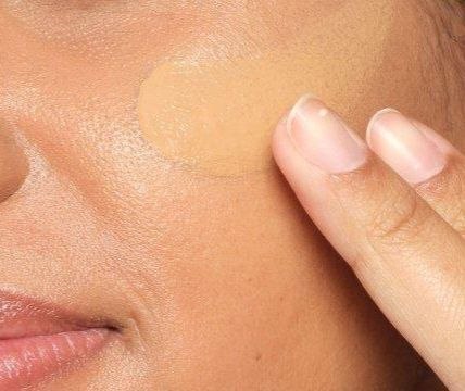 BASE DE MAQUILLAJE 2 EN 1 Y SUERO LIGERO CON PROTECCION SOLAR SPF 15 TONO 04 THE ORDINARY 30ML