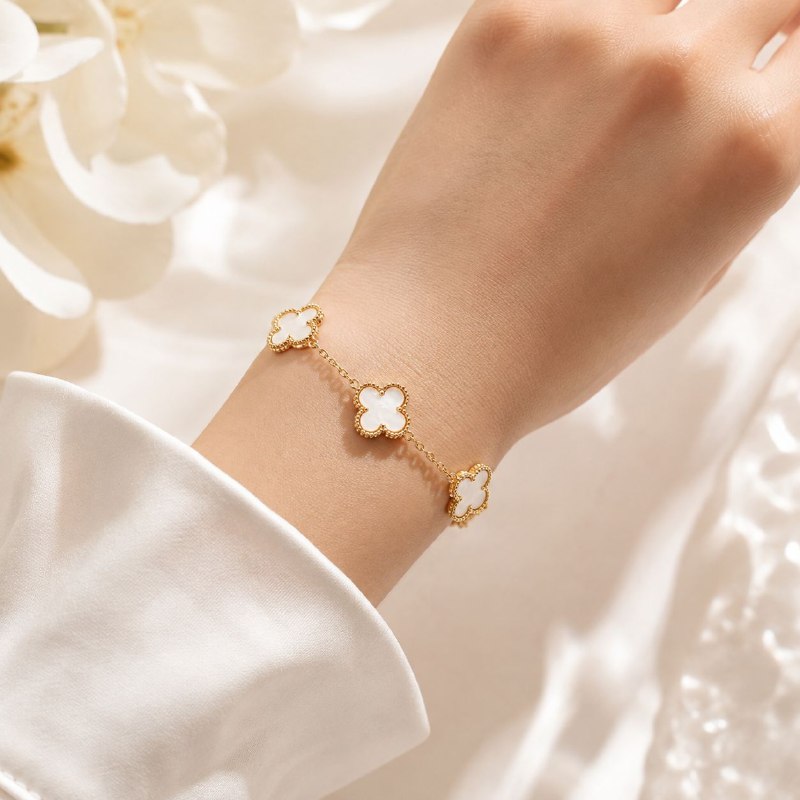 PULSERA DE ENCHAPE PARA DAMA CON DISEÑO DE FLOR 19CM (DUPE DE VAN CLEEF)