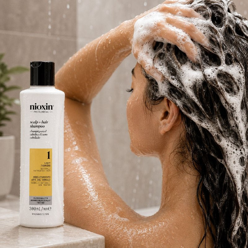 SHAMPOO PURIFICANTE Y ENGROSADOR PARA CABELLO DELGADO CON NIACINAMIDA Y ACEITE DE MENTA NIOXIN 300ML