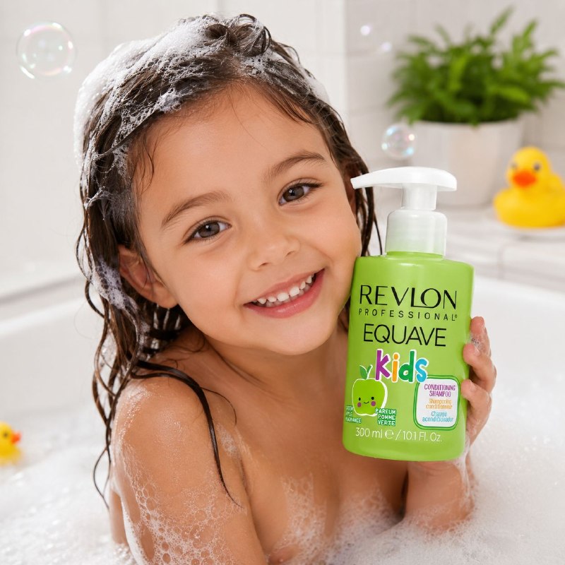 SHAMPOO 2 EN 1 Y CONDICIONADOR SUAVE DESENREDANTE CON AROMA A MANZANA VERDE PARA NIÑAS REVLON 300ML