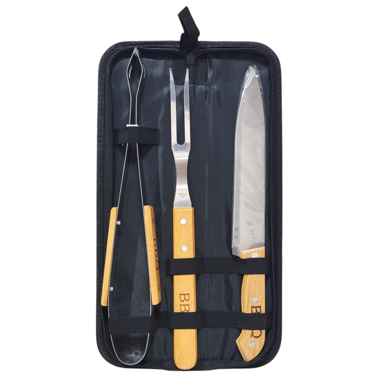 SET PARRILLERO PINZAS, UN TENEDOR TRINCHANTE Y UN CUCHILLO, TODOS CON MANGOS DE MADERA Y ESTRUCTURAS DE ACERO INOXIDABLE