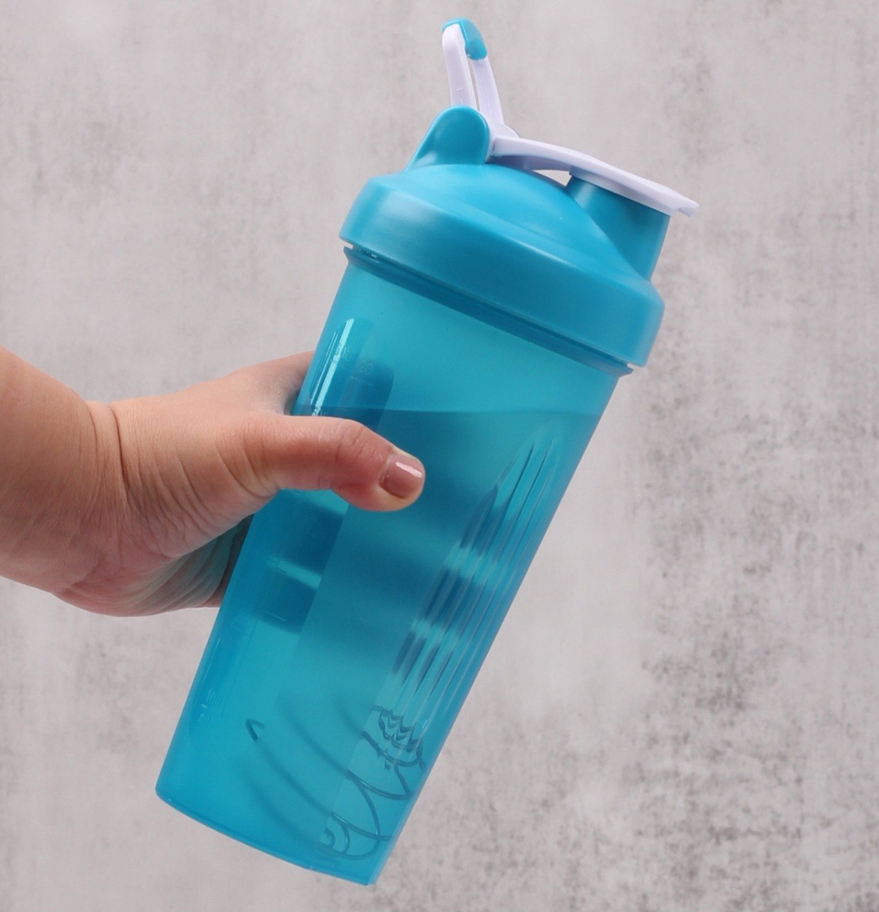 BOTELLA MEZCLADORA A PRUEBA DE FUGAS PARA PROTEINA DE PLASTICO 600ML