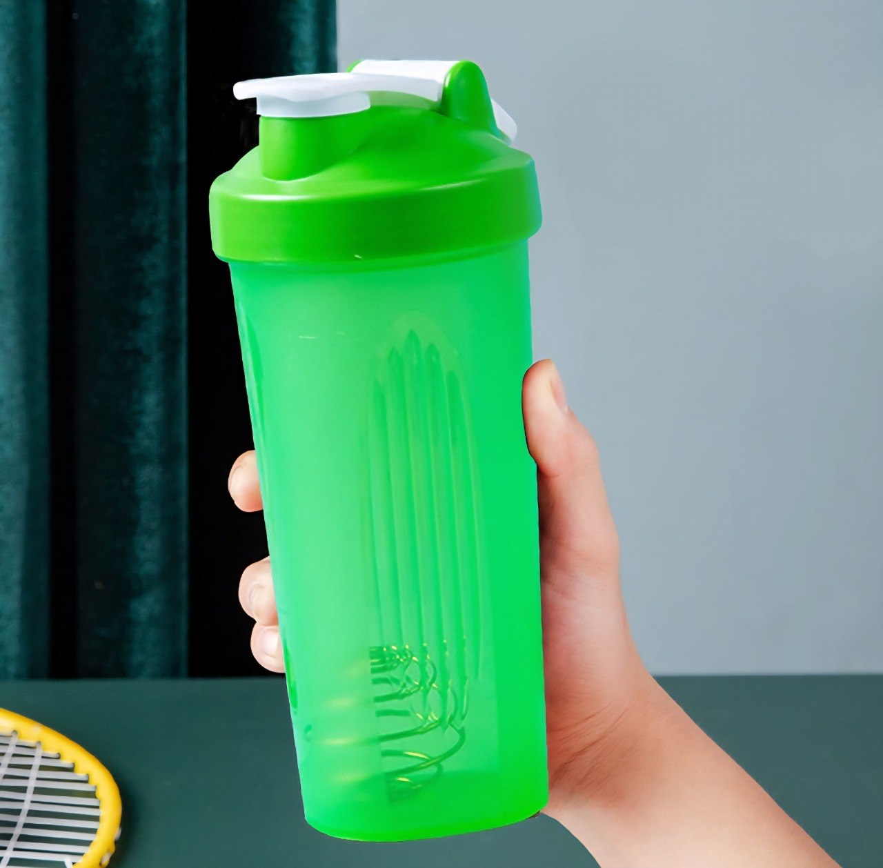 BOTELLA MEZCLADORA A PRUEBA DE FUGAS PARA PROTEINA DE PLASTICO 600ML