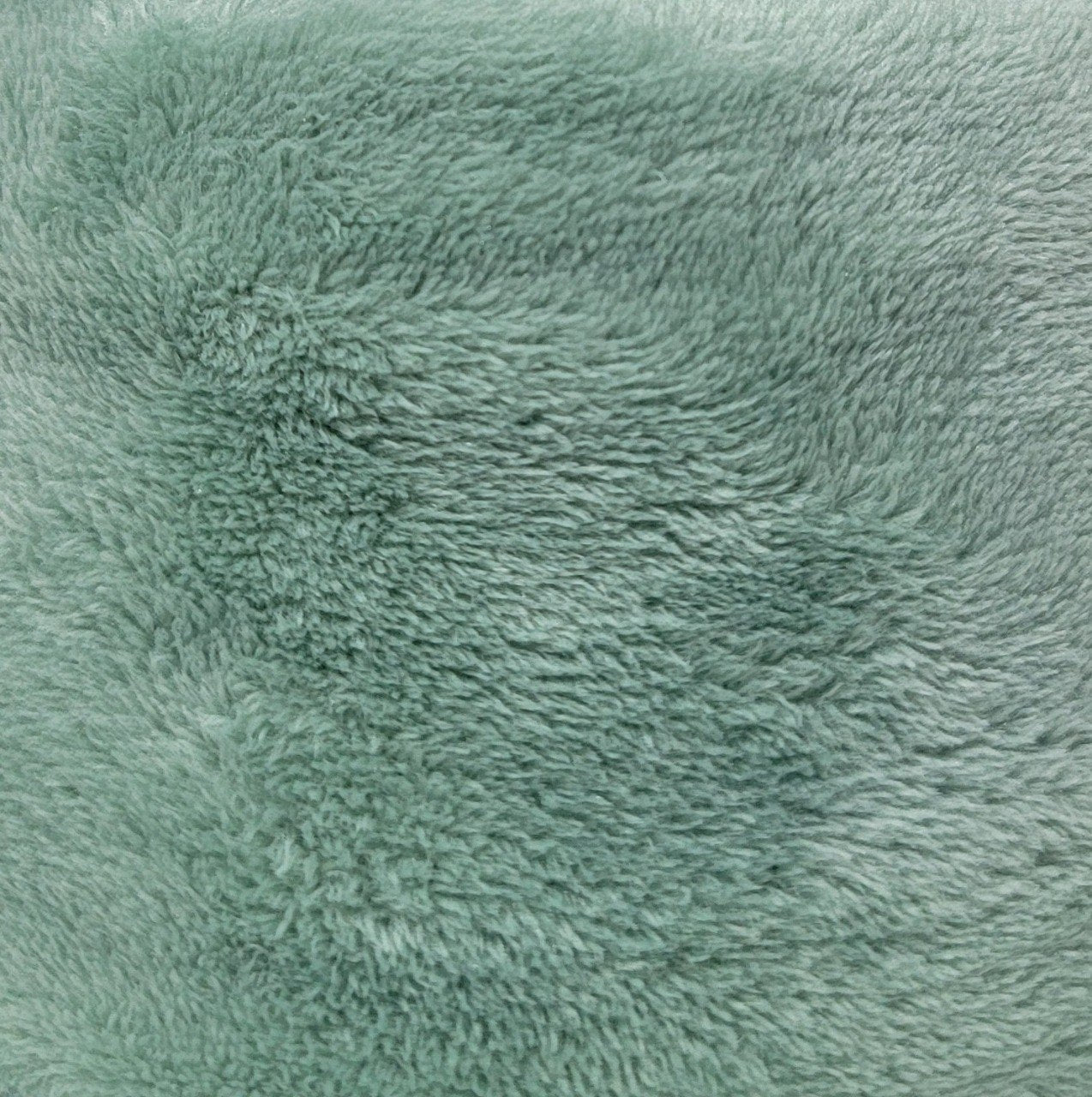 MANTA DECORATIVA TEXTURA SUAVE COLOR VERDE MENTA BARBARA HOMES 127X152CM