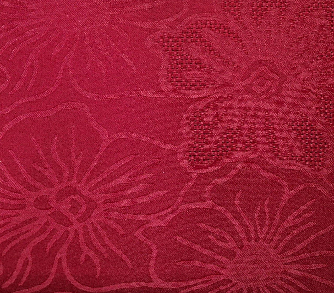MANTEL CON TEJIDO JACQUARD ELEGANTE APRUEBA DE AGUA SCARLETT CLASSICS 152X228CM