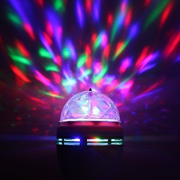 PROYECTOR DE LUCES LEC MULTICOLOR GIRATORIO CON CONEXION USB