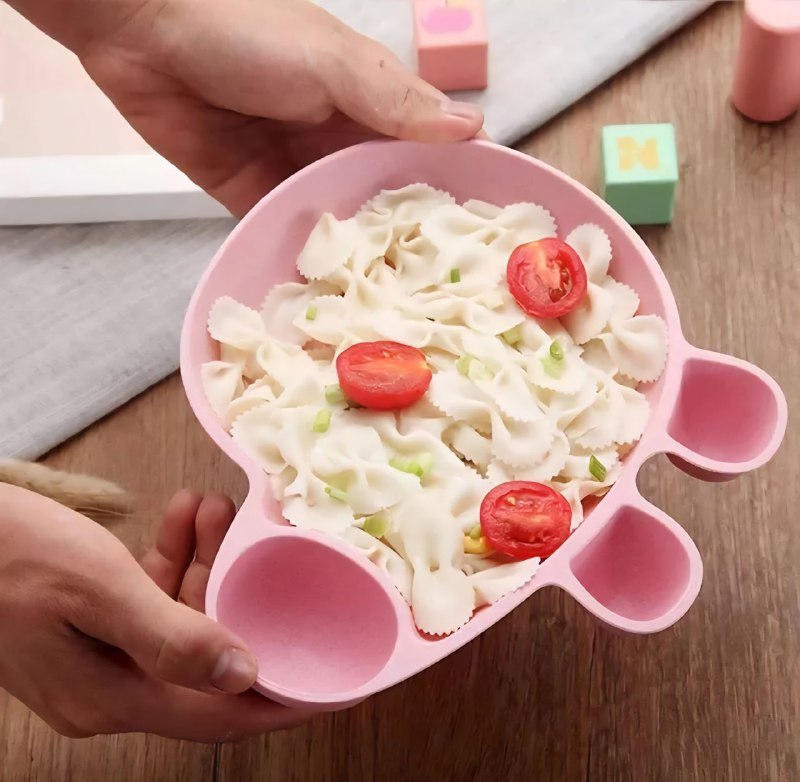PLATO EN SET INFANTIL DE 4 DIVISIONES DE PEPPA PIG 3 COLORES