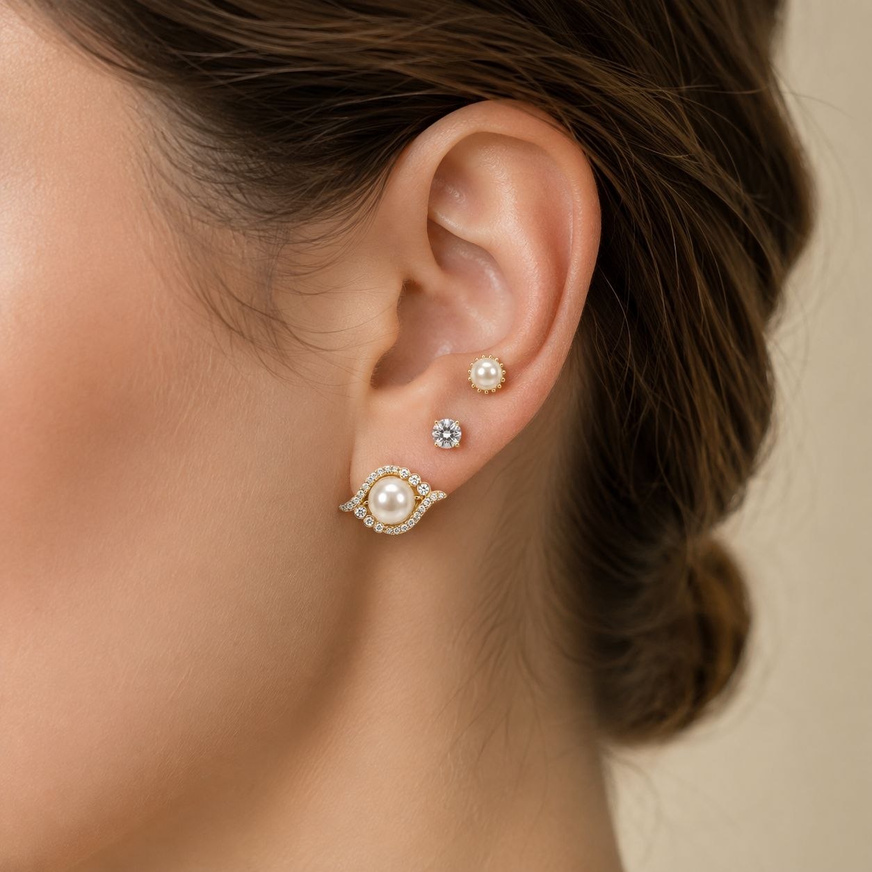 SET DE ARETES ENCHAPE PARA DAMA TRIPLE PAR CON MOTIVO OJO TURCO / ALMENDRA EN PAVÉ Y PERLAS