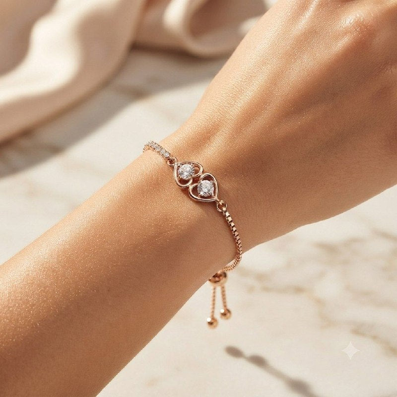 PULSERA DE ENCHAPE PARA DAMA CON DISEÑO DE CORAZONES ENTRELAZADOS Y CIRCONES