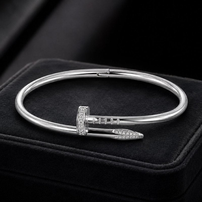 PULSERA DE ENCHAPE PARA DAMA CON DISEÑO DE CLAVO 7CM (DUPE DE CARTIER)