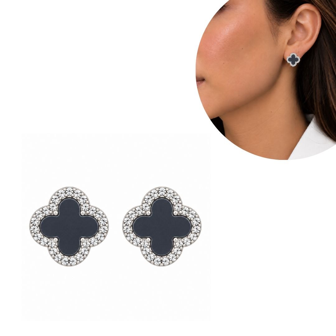 ARITOS DE ENCHAPE PLATEADO PARA DAMA CON DISEÑO DE TRÉBOL DE CUATRO HOJAS CON CENTRO NEGRO Y BORDE DE CIRCONES EN HALO 1.2CM