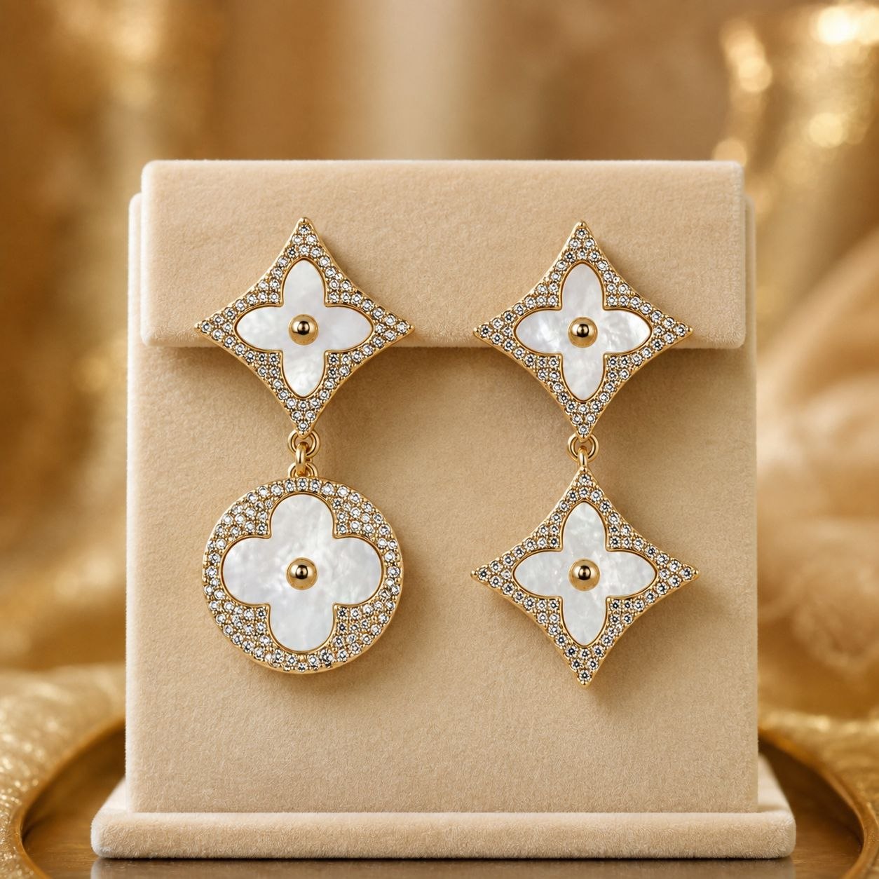 ARITOS DE ENCHAPE EN DORADO PARA DAMA ASIMÉTRICOS COLGANTES DE FLOR Y ESTRELLA EN NÁCAR CON PAVÉ DE CIRCONES