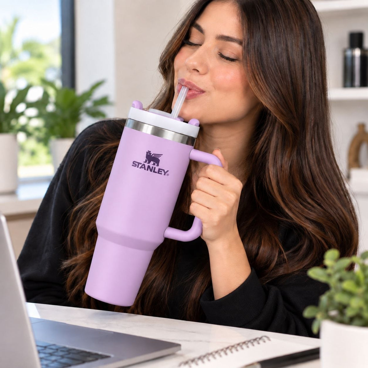 VASO TÉRMICO DE ACERO INOXIDABLE CON ASA Y PAJILLA STANLEY 1.18L