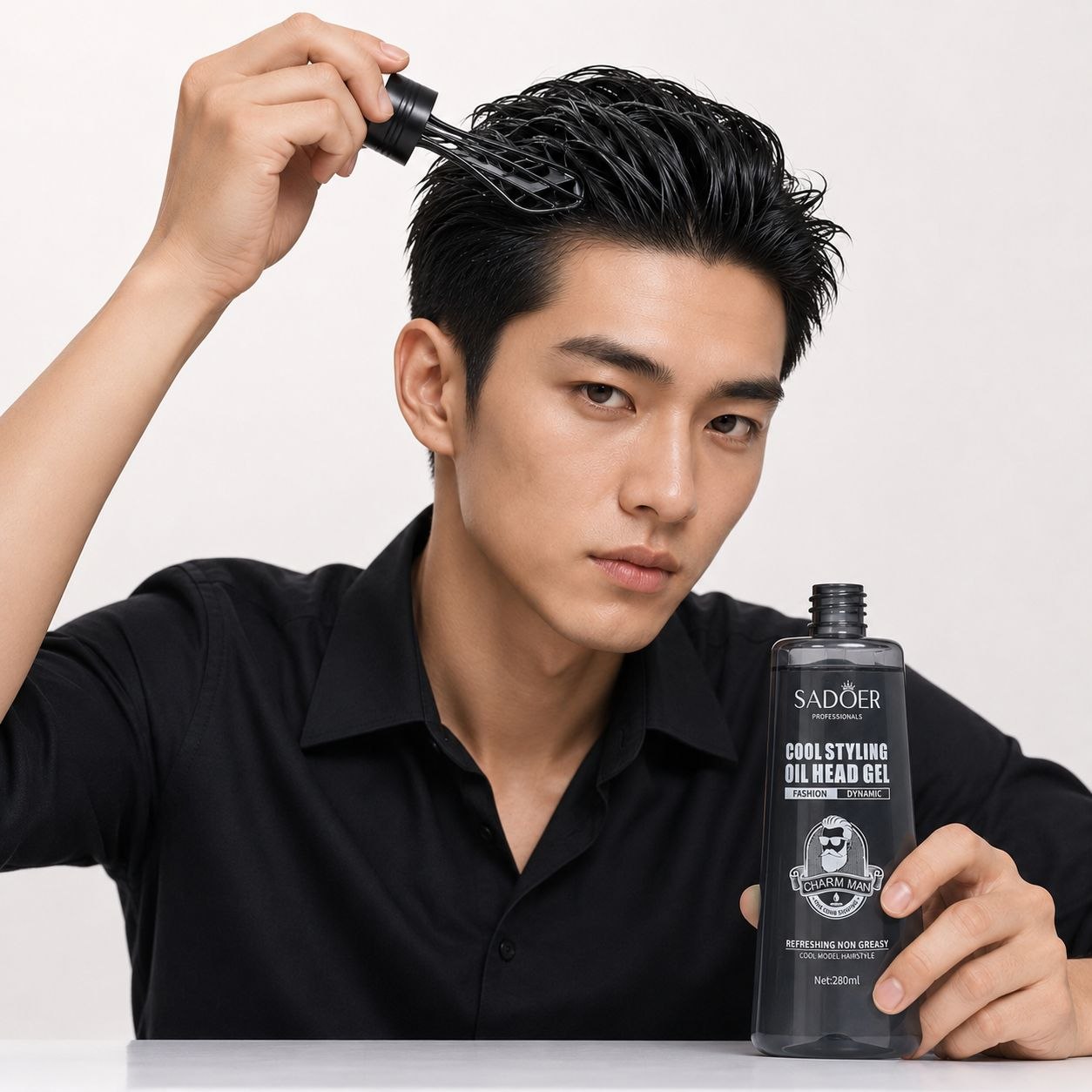 GEL FIJADOR DE ALTA DEFINICIÓN CON SISTEMA DE PEINE APLICADOR INTEGRADO SADOER COOL STYLING OIL HEAD GEL  280 ML