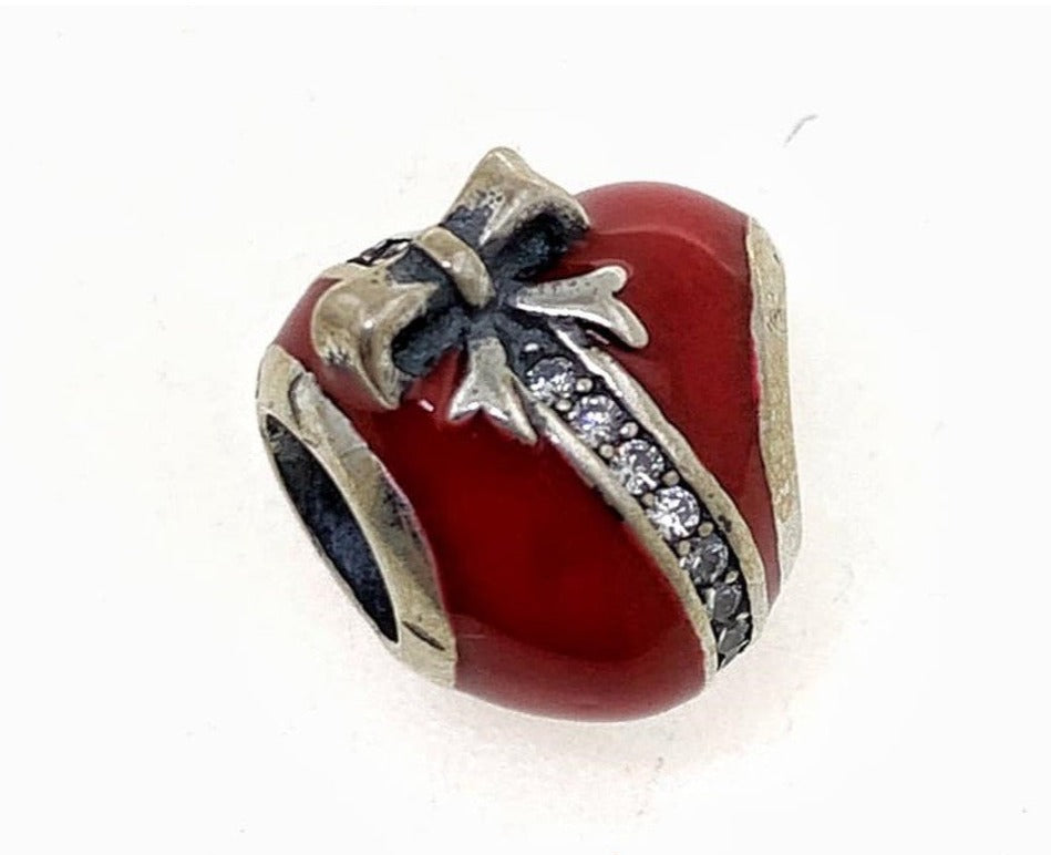 PCHARM2483 CORAZON ROJO CON LINEA DE CIRCONES Y CHONGO