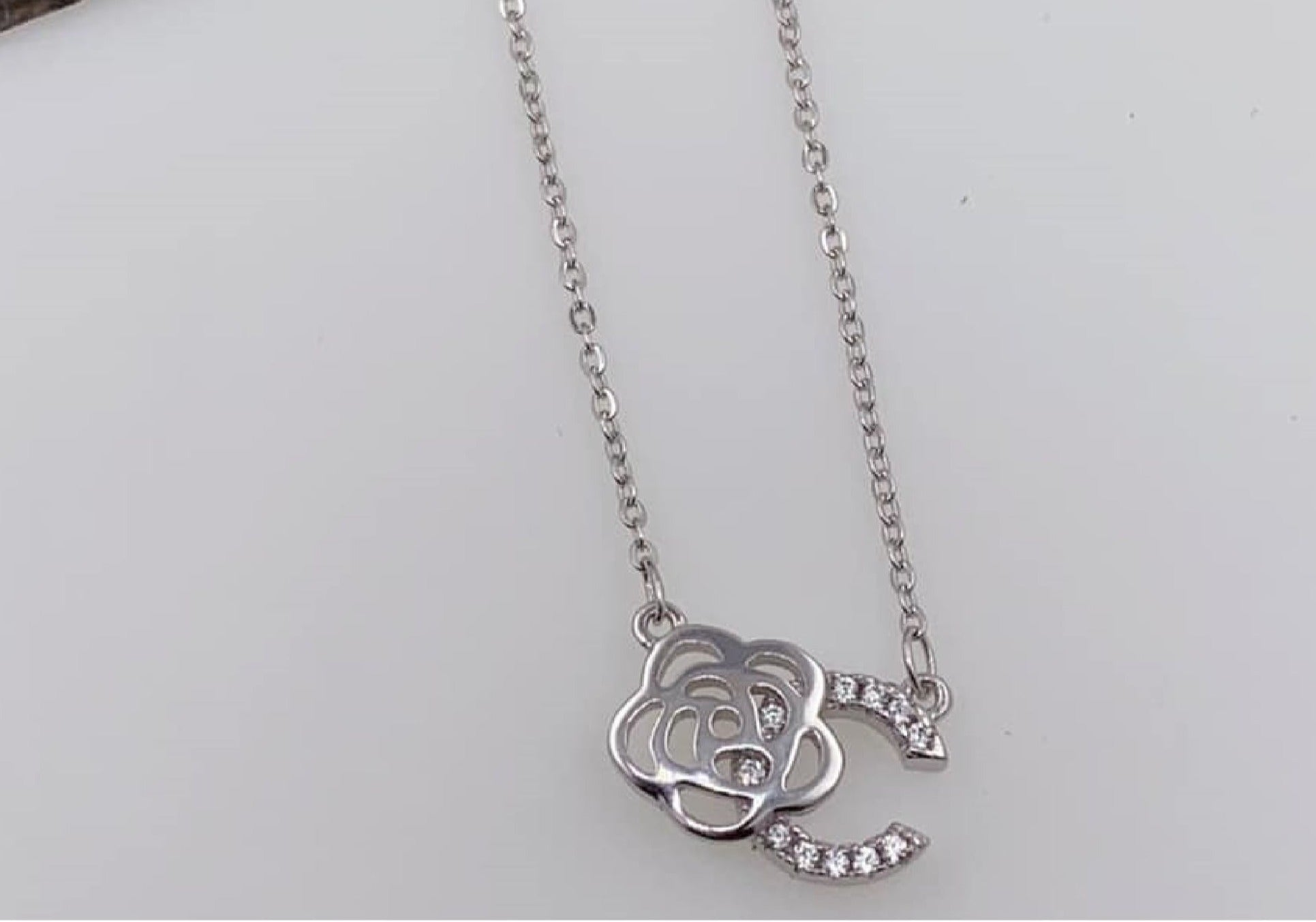 PDIJE1167 LETRA C CON FLOR PLATA 925