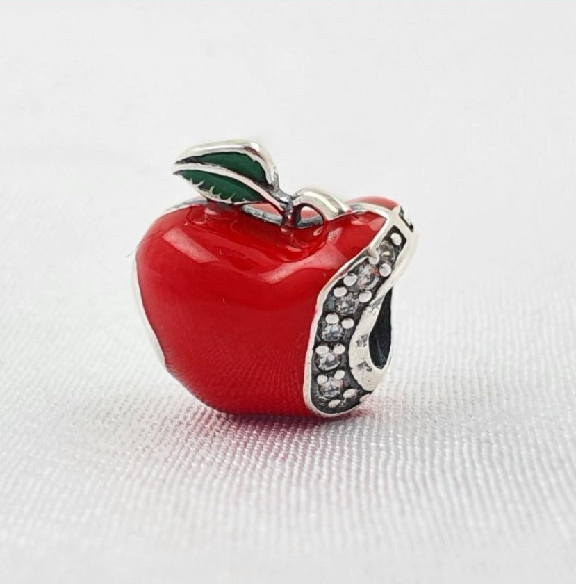 PCHARM2482  MANZANA ROJA FRUTA